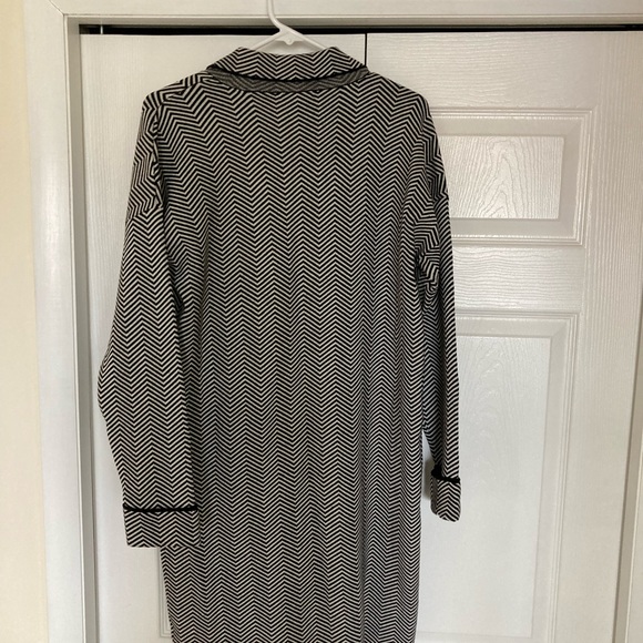 Black and white long sweater jacket - Picture 7 of 7